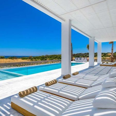 Seashore Beachfront Villa ลาคาเนีย ภายนอก รูปภาพ