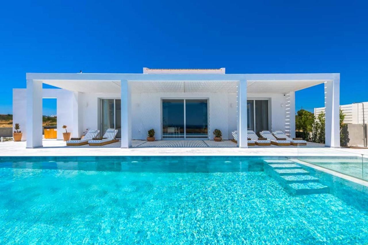 Seashore Beachfront Villa ลาคาเนีย ภายนอก รูปภาพ