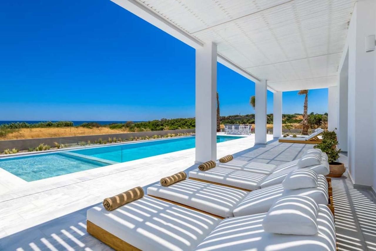 Seashore Beachfront Villa ลาคาเนีย ภายนอก รูปภาพ