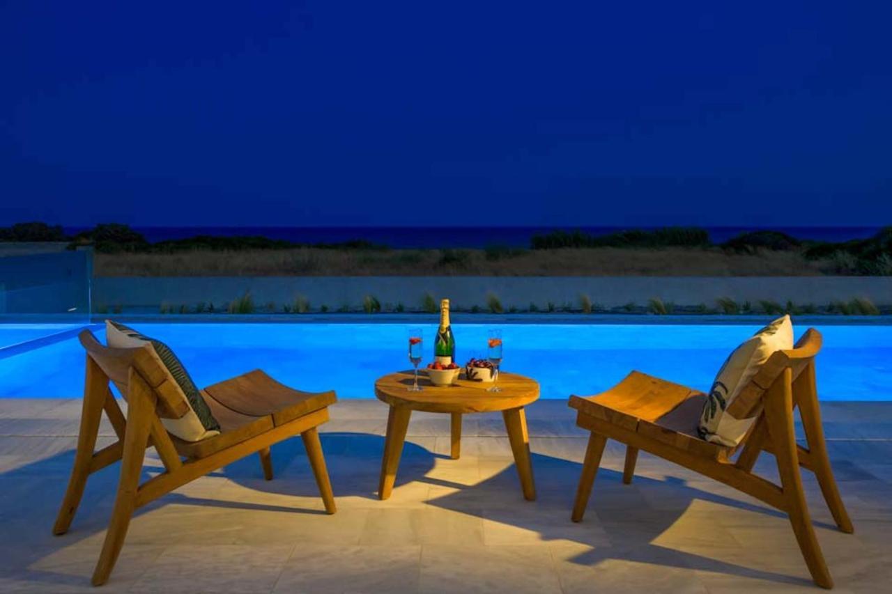 Seashore Beachfront Villa ลาคาเนีย ภายนอก รูปภาพ