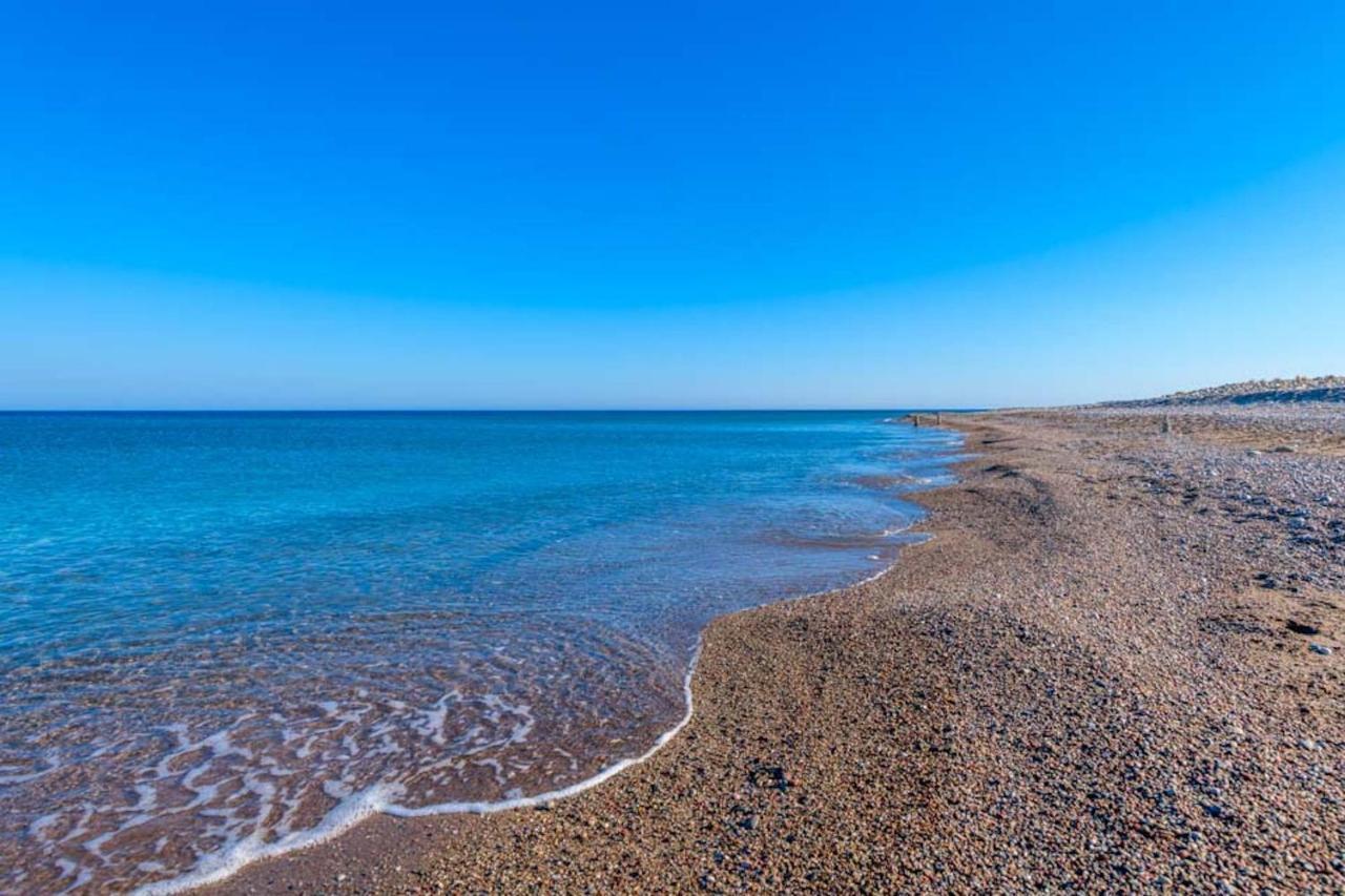 Seashore Beachfront Villa ลาคาเนีย ภายนอก รูปภาพ