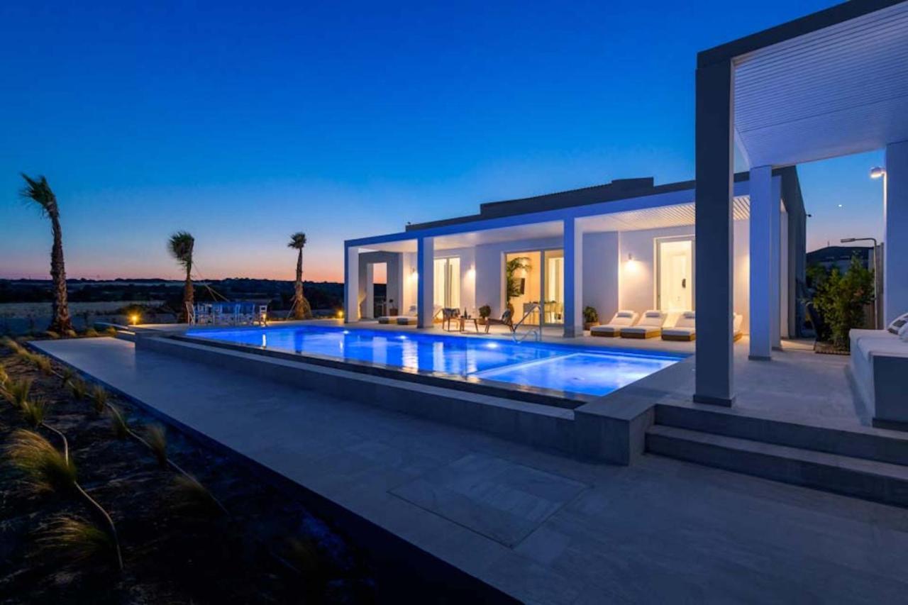 Seashore Beachfront Villa ลาคาเนีย ภายนอก รูปภาพ