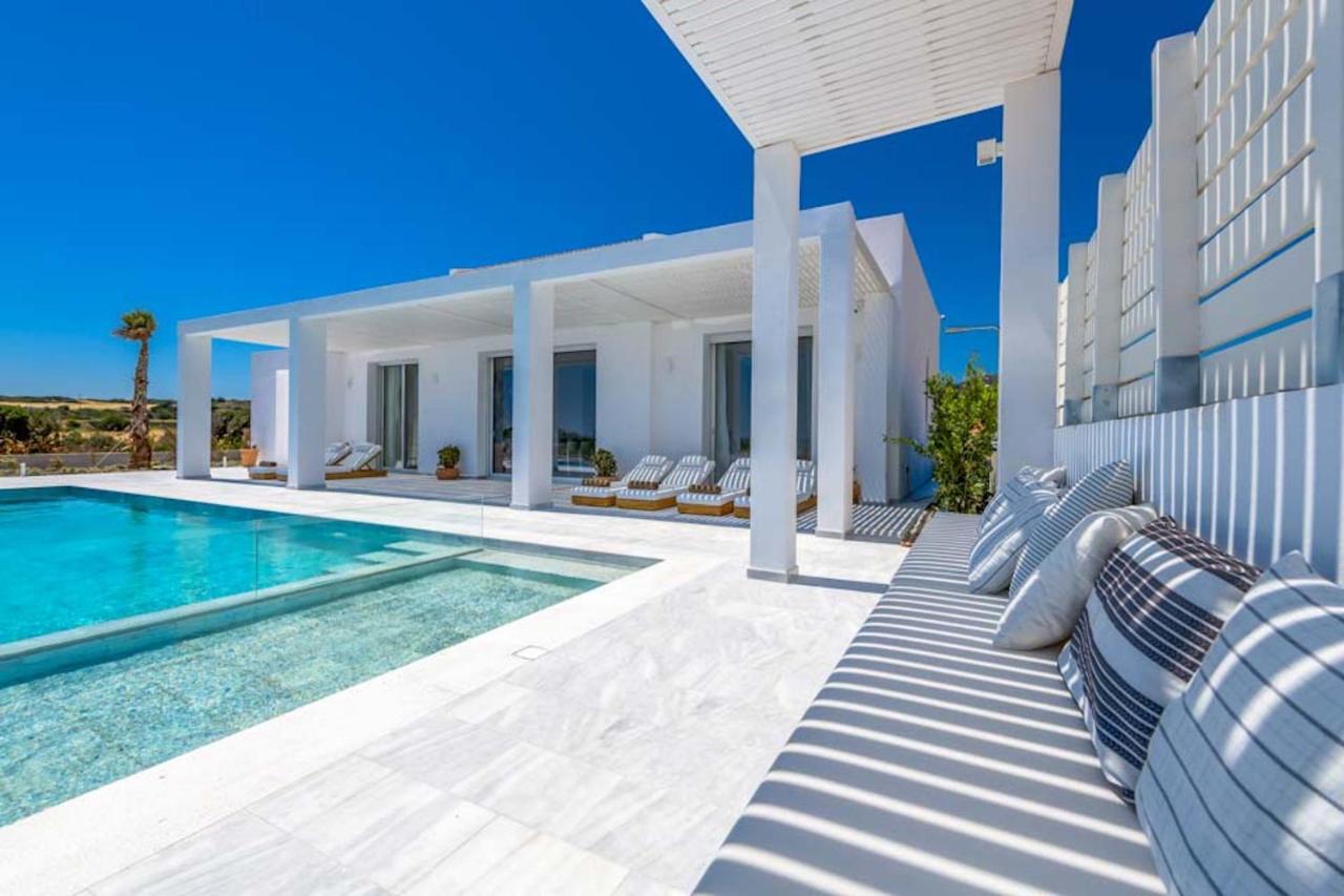 Seashore Beachfront Villa ลาคาเนีย ภายนอก รูปภาพ